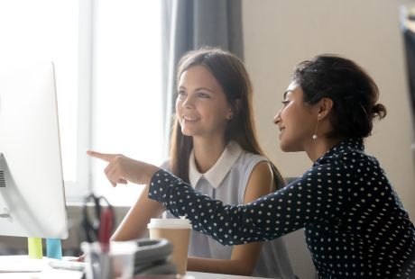 stagiaire et son tuteur en EI